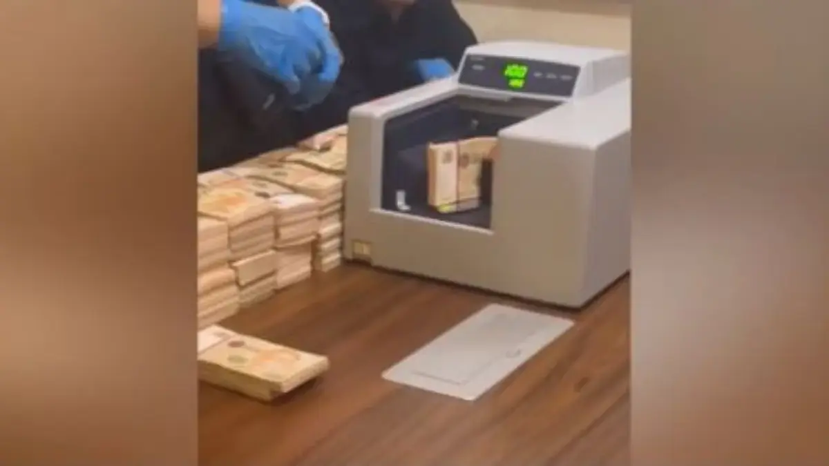 Uang ditemukan dalam penggeledahan di sebuah kafe. (IST)