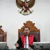 Hakim tunggal I Ketut Darpawan memimpin sidang perdana praperadilan atas penangkapan terdakwa kasus dugaan fit