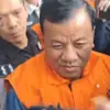Bupati Kuantan Singingi Suhardiman Amby usai menjalani pemeriksaan di Gedung Merah Putih KPK, Jakarta, Rabu (1