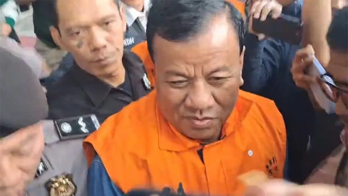 Bupati Kuantan Singingi Suhardiman Amby usai menjalani pemeriksaan di Gedung Merah Putih KPK, Jakarta, Rabu (1
