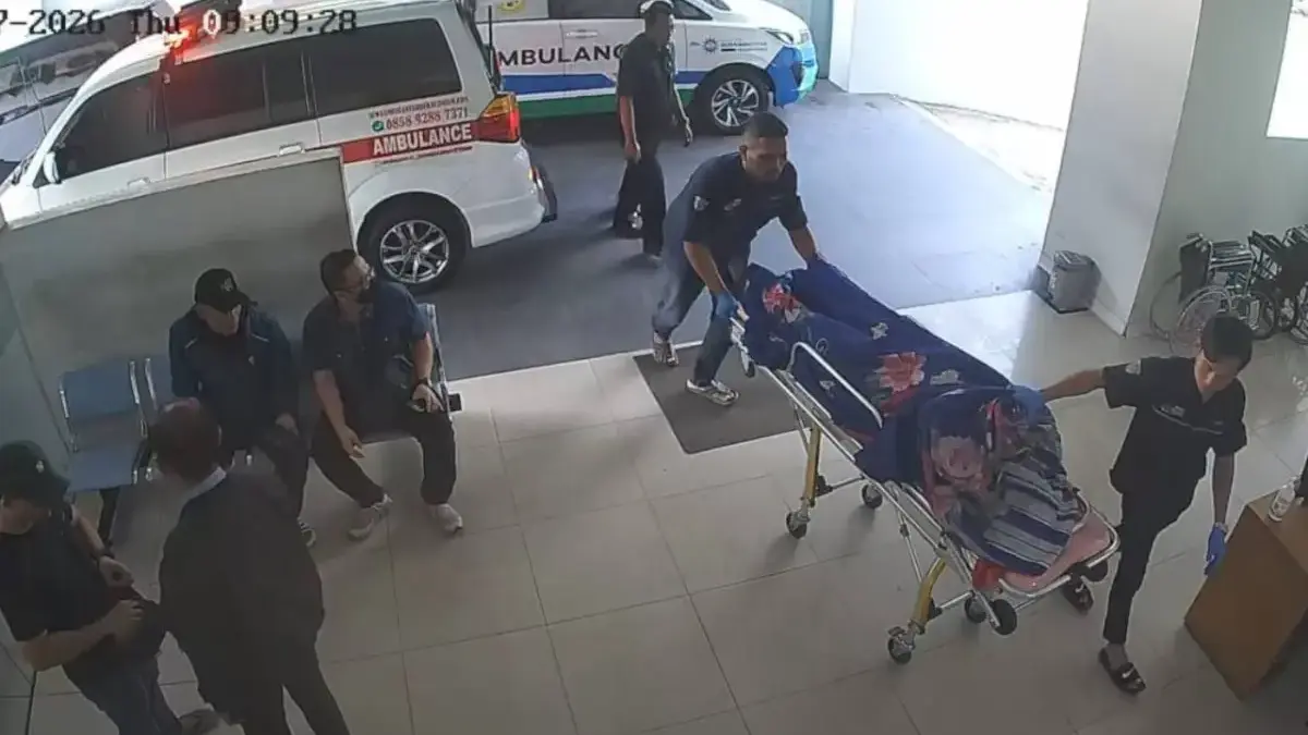 Jasad Sutrimo, penjaga sekaligus kepala rumah tangga (Karumga) eks Jampidsus Febrie Adriansyah, saat dibawa me