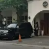 Polisi menggeledah restoran dan money changer di Cipete, Jakarta Selatan (Jaksel), terkait kasus korupsi batu