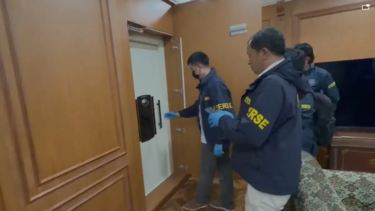 Mengapa Polisi Menyita Foto Keluarga Saat Geledah Rumah di Bogor? Polri menggeledah rumah di Sentul, Bogor, Jawa Barat (Jabar). (IST)