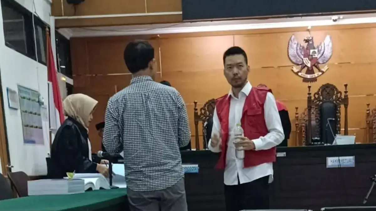 Direktur PT Peter Metal Technology Didakwa Dugaan Pencemaran dan Kerusakan Lingkungan Kasus Cesium-137 Direktur PT Peter Metal Technology (PT PMT), Lin Jingzhang, saat menjalani persidangan di Pengadilan Negeri Se