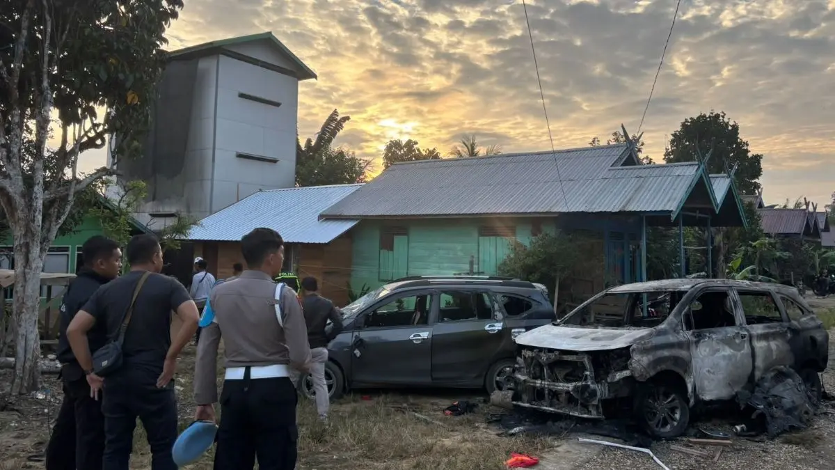 Bagaimana Operasi Narkoba di Katingan Berujung Tragedi? Jajaran Polres Katingan mendatangi lokasi kejadian penggerebekan rumah bandar narkoba di Desa Tumbang Kalemei,