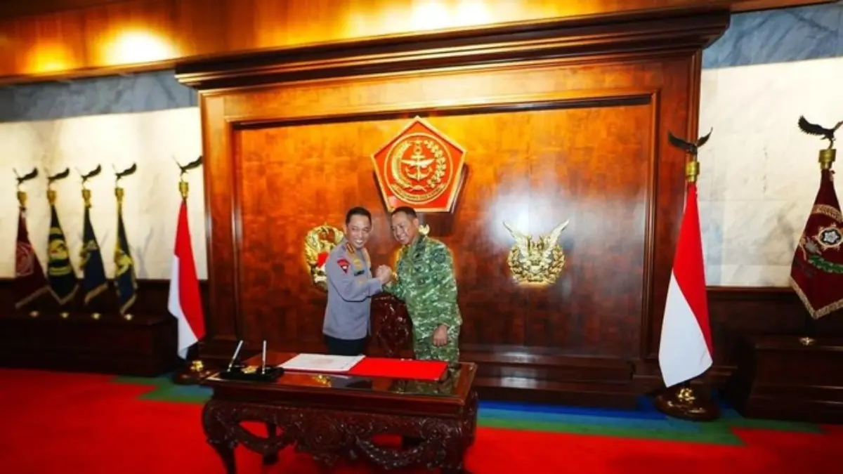 Kapolri Pastikan Tak Ada Masalah Antara Polri dan Kejagung Kapolri Jenderal Listyo Sigit Prabowo silaturahmi ke Mabes TNI. Ia disambut Panglima TNI Jenderal Agus Subiyan