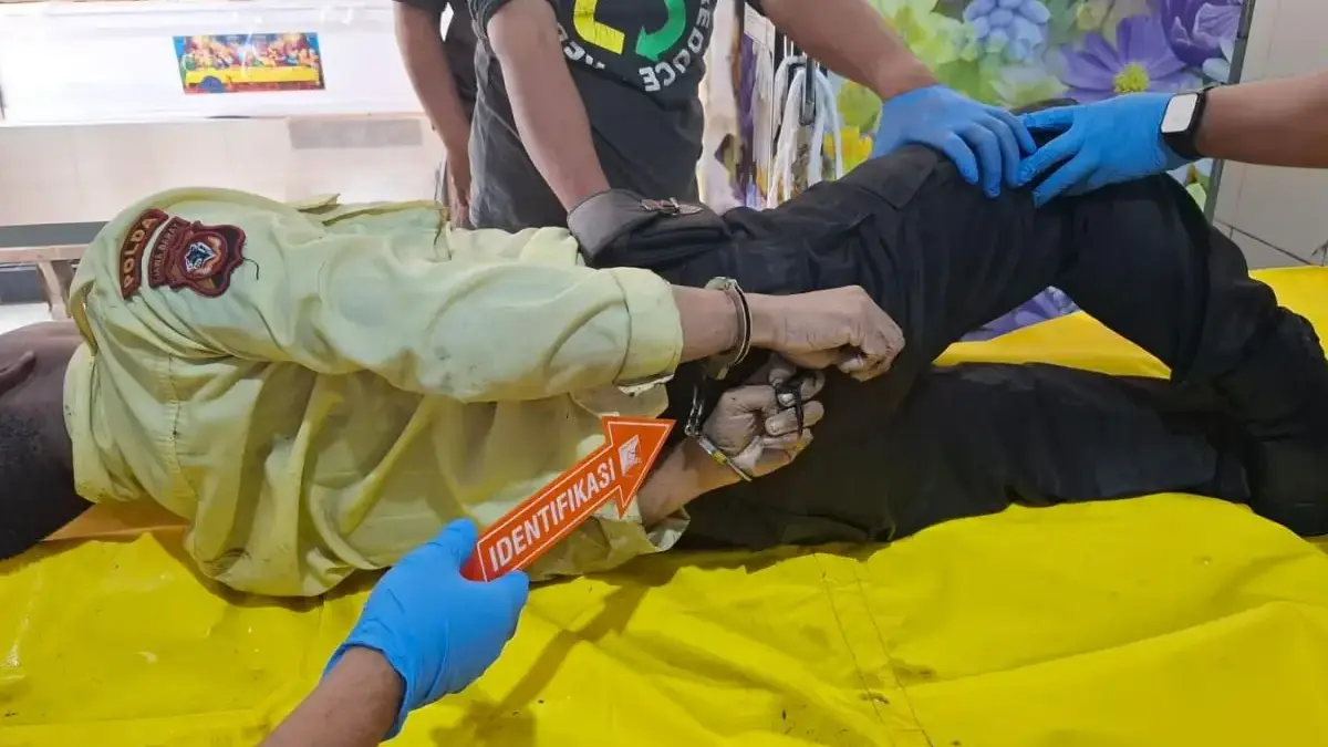 Misteri Tewasnya Satpam Sumarna di Waduk Jatiluhur Belum Terungkap Mayat pria dengan tangan terborgol yang ditemukan tenggelam di kawasan Tanggul Kayat, Desa Kembang Kuning, Kec