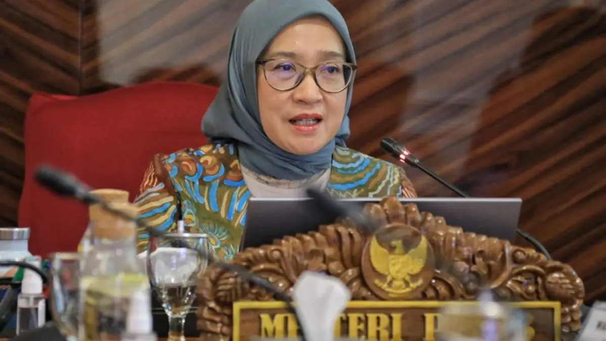 Antar Anak di Hari Pertama Sekolah, Menteri PANRB Edarkan Surat Imbauan ASN WFA Menteri Pendayagunaan Aparatur Negara dan Reformasi Birokrasi (PANRB) Rini Widyantini saat membuka Rapat Evalu