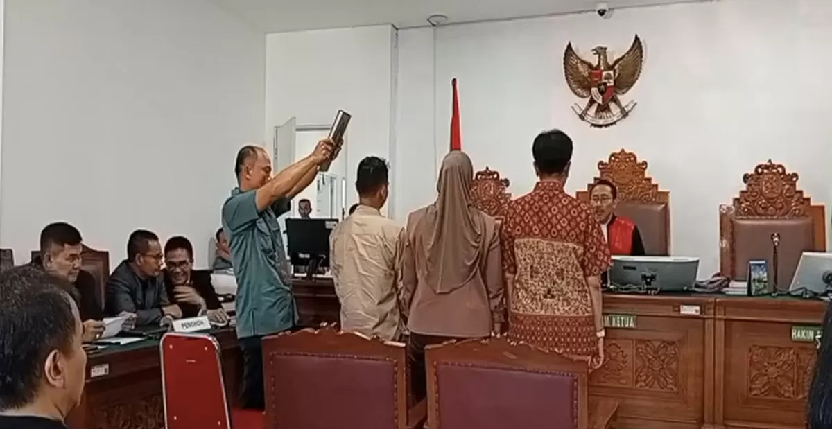 Tiga saksi disumpah sebelum memberikan kesaksian pada sidang praperadilan Roy Suryo.