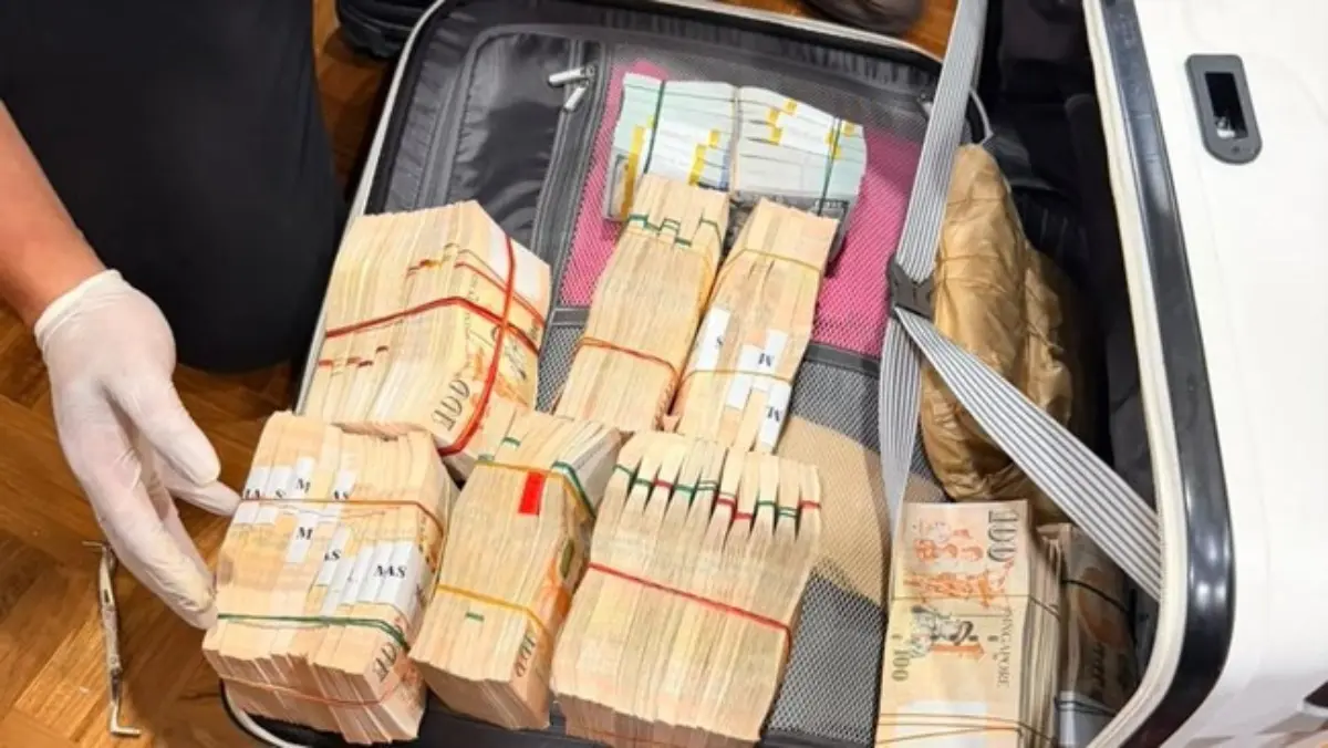 Kepolisian akan bekerja sama dengan FBI dan Kedutaan AS untuk memverifikasi keaslian uang dolar dan emas batan