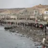Ribuan migran telah mengalir ke wilayah kecil Spanyol Ceuta di Afrika Utara dari Maroko, mendorong Spanyol un