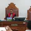 Description Mantan Jaksa Agung Muda Bidang Tindak Pidana Khusus, Febrie Adriansyah meminta hakim tunggal PN Ja