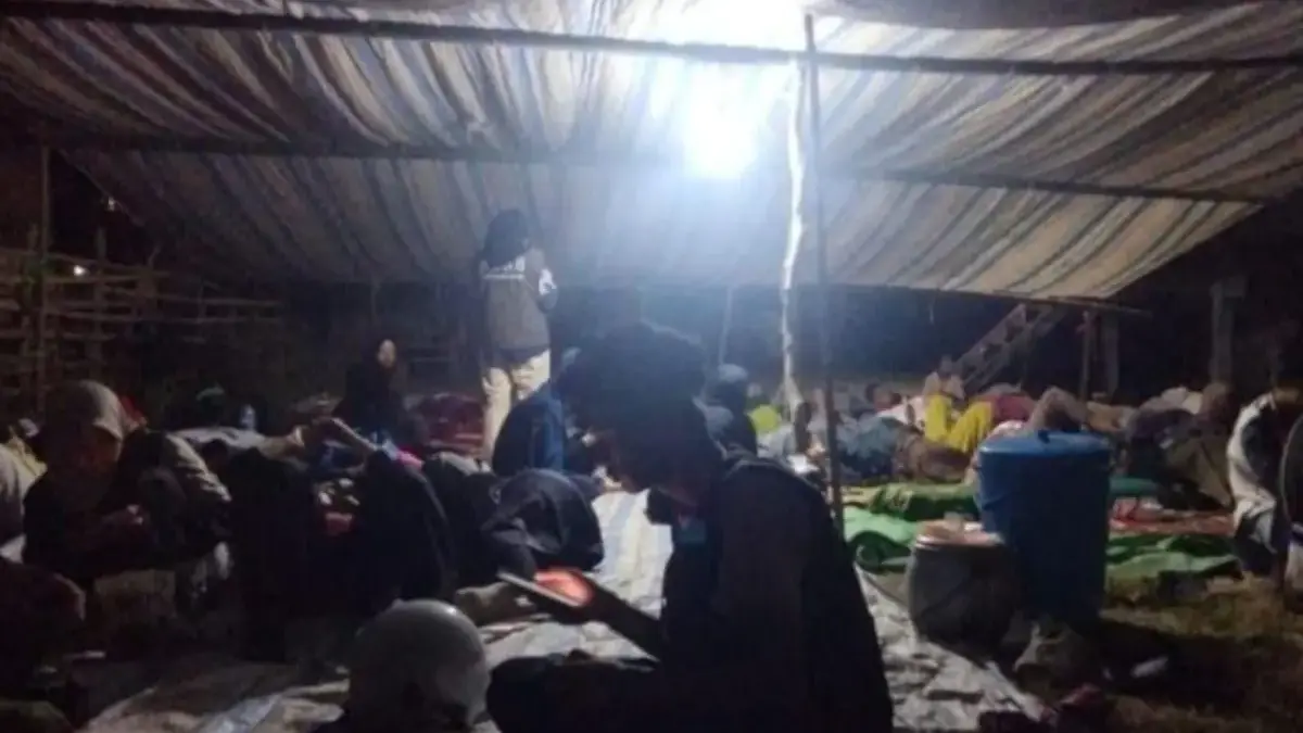 Kondisi tenda warga korban gempa NTT magnitudo 7,7. (Dok UMY)