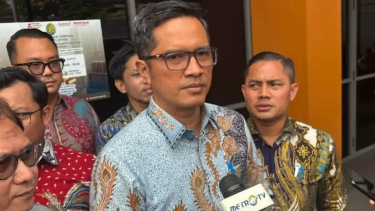 Pengacara Eks Jampidsus Febrie Bantah Aliran Duit Rp40 Miliar dari Tan Kian Kuasa hukum Febrie Adriansyah, Febri Diansyah, berbicara kepada awak media usai sidang putusan praperadilan kl