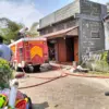 Kebakaran rumah di Perum Griya Asri Kejuden, Desa Kejuden, Kecamatan Depok, Kabupaten Cirebon