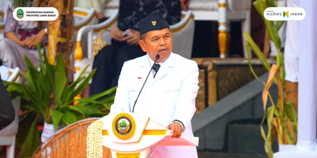 Gubernur Jawa Barat, Dedi Mulyadi, memberikan pidato pada HUT ke-81 RI di Halaman Gedung Sate, Jalan Diponegor