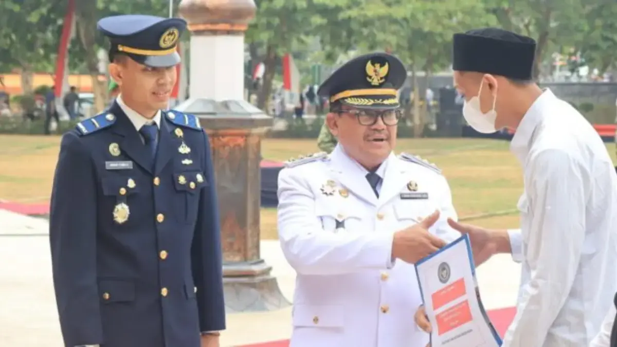 Peringatan HUT ke-81 RI di Salatiga: Warga Binaan Rutan Terima Remisi Simbolis dari Wali Kota Remisi secara simbolis diserahkan Wali Kota Salatiga Robby Hernawan kepada perwakilan warga binaan dalam rangk