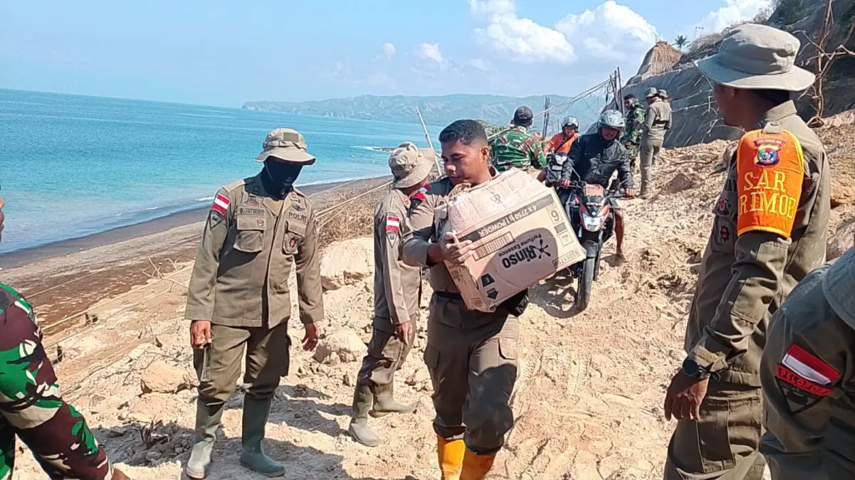 88 personel Batalyon B Satbrimob Polda NTT diterjunkan untuk melakukan evakuasi dan penyelamatan korban, menga