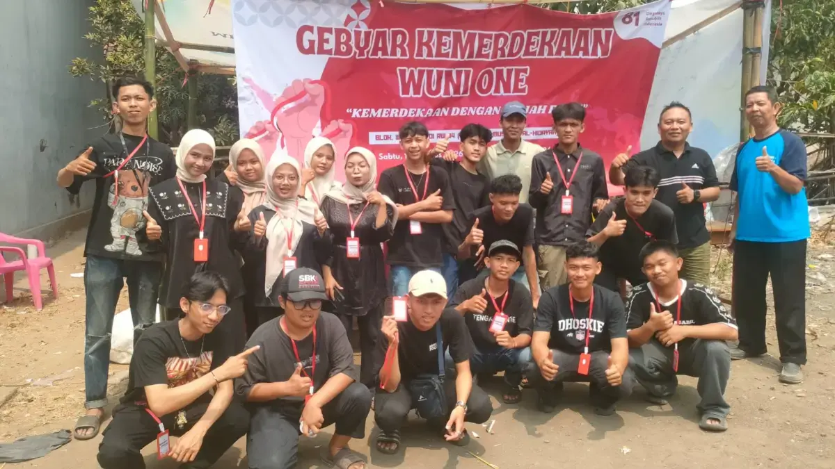 Ketua RW 04 Blok Wuni I Desa Dawuan, Remaja Blok Wuni I dan KKN Politeknik LP3I Kampus Cirebon, Senin (17/8)