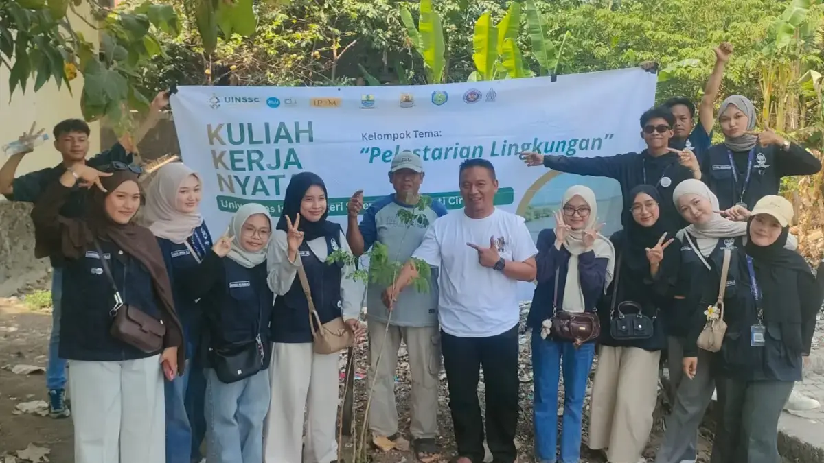 Aksi Nyata Mahasiswa KKN Kelompok 123 UIN Siber Syekh Nurjati Cirebon dalam program \"Pelestarian Lingkungan\".