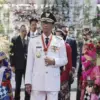 Gubernur DIY Sri Sultan Hamengku Buwono X tiba di lokasi upacara, Senin (17/8). (Foto: Humas Pemda DIY)