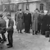 Haji Amin memeriksa tentara dari divisi Muslim pasukan SS yang dibesarkan di Balkan. Foto ini diambil pada tah