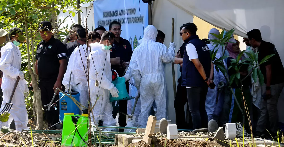 Sederet Fakta Ekshumasi Sutrimo oleh Polda Metro Jaya Ekshumasi jenazah Sutrimo (42), sosok yang disebut bekerja pada keluarga eks Jampidsus Kejagung Febrie Adrians