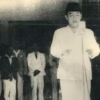 Bung Karno membacakan naskah teks proklamasi pada 17 Agustus 1945. (IPPHOS)