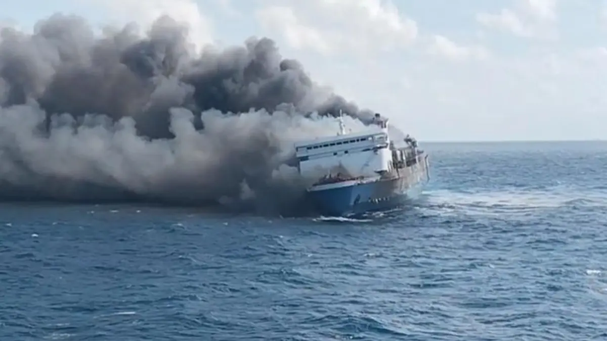 KM Mutiara Sentosa 2 terbakar di perairan Pulau Sapudi, Sumenep, Madura. (Dok. Istimewa)