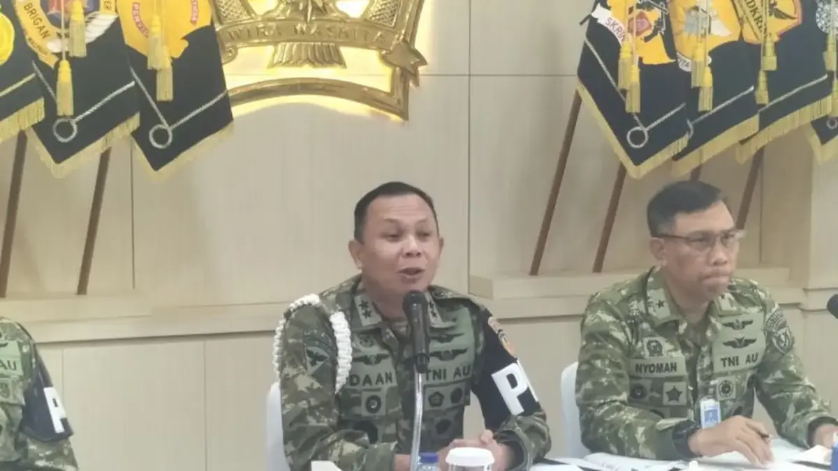 Puspom TNI AU Tegaskan Kematian Serda Ahmad Muzammil Bukan karena Salah Beli Mi, 4 Senior Ditetapkan Tersangka Komandan Puspomau Marsekal Muda TNI Daan Sulfi jumpa pers terkait penganiayaan Serda Ahmad