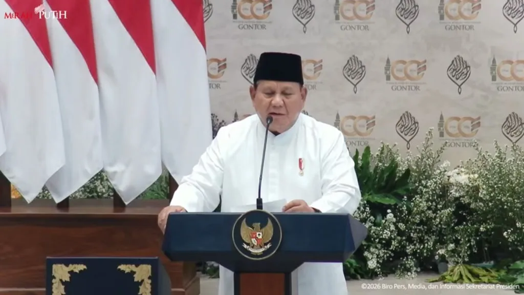 Prabowo Targetkan Mandiri Energi Desa: Tiap Desa Bakal Punya PLTS Minimal 1 MW Presiden Prabowo Subianto dalam Resepsi Kesyukuran 100 Tahun Pondok Modern Darrusalam Gontor. Youtube/ Sekreta