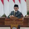 Pimpinan Pondok Modern Darussalam Gontor KH Hasan Abdullah Sahal menyampaikan pidato di depan Presiden Prabowo