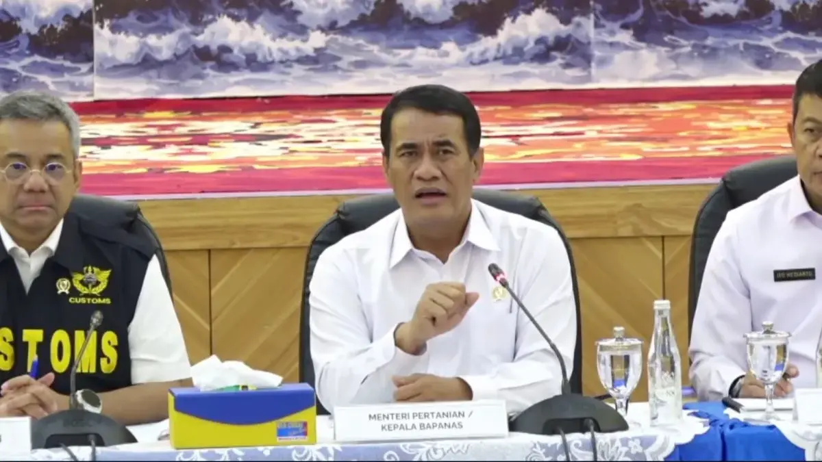 Suahasil-Amran Soroti Kasus Masuknya Beras Impor Ilegal ke Indonesia: Rugikan Petani Menteri Pertanian Andi Amran Sulaiman menyampaikan keterangan dalam konferensi pers penindakan impor ilegal be