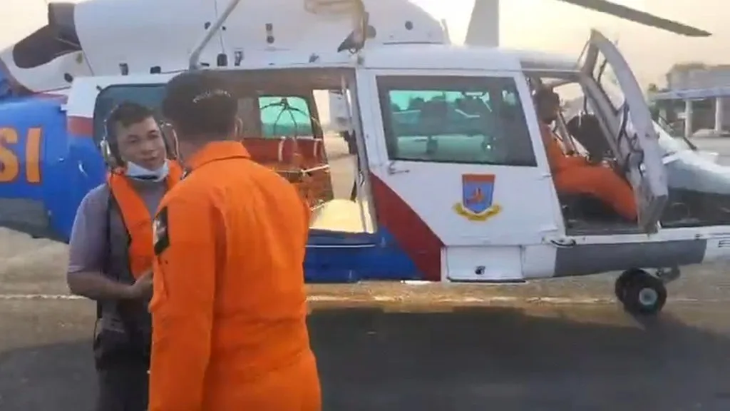 Helikopter Polri mengevakuasi satu jenazah korban KM Virgo Transport 8 yang berada sekitar 30 nautical mile (N