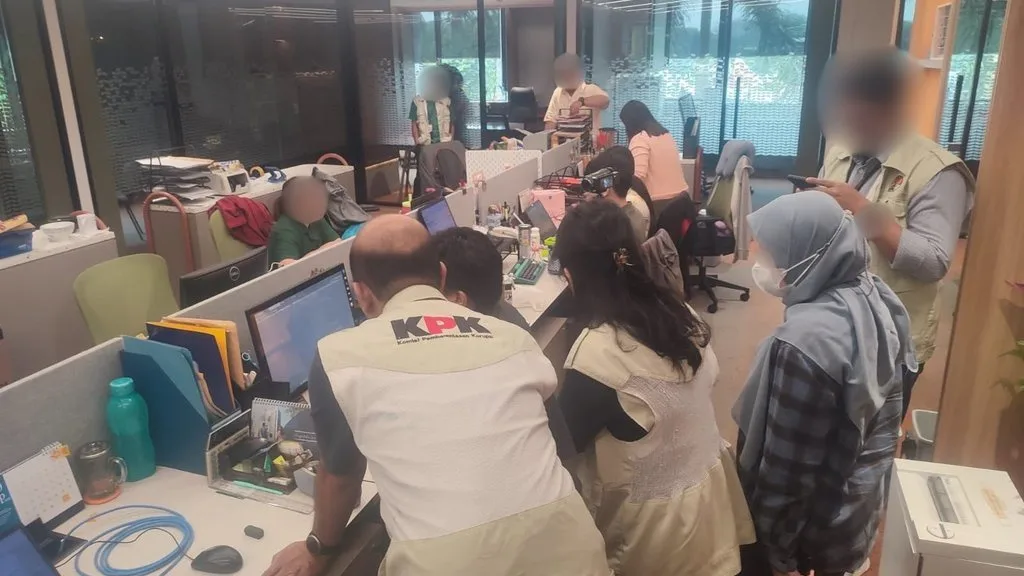 Komisi Pemberantasan Korupsi (KPK) menggeledah Kantor PT Summarecon Agung Tbk, Jakarta Timur, terkait kasus du