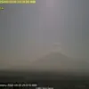 Gunung Semeru erupsi dengan tinggi letusan mencapai 800 meter di atas puncak pada Jumat (25/9/2026) malam. (PV
