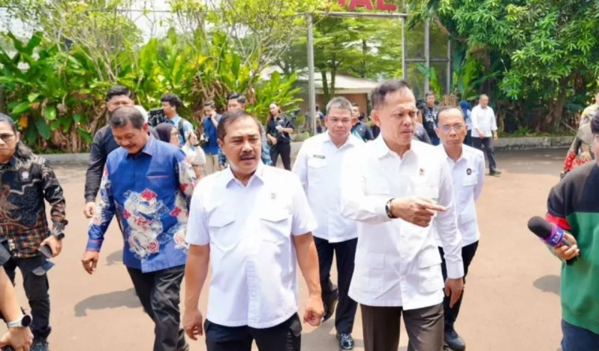 Agus Andrianto Menteri Imigrasi dan Pemasyarakatan bersama Aris Marsudiyanto Kepala Bappisus mengecek fasilita