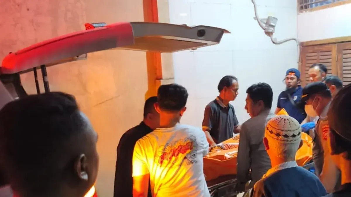 Jenasah warga Kecamatan Babakan Kabupaten Cirebon yang ditemukan meninggal dunia di rumahnya. (IST)
