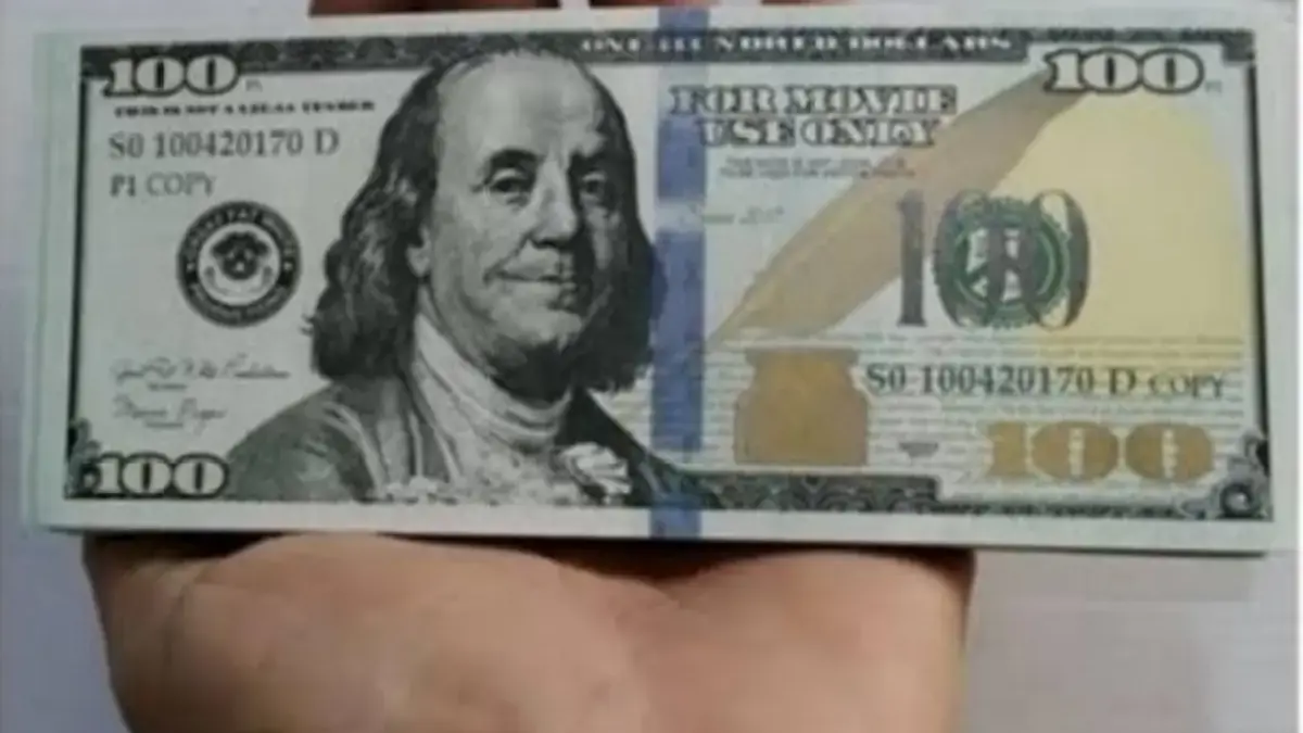 Ilustrasi uang dolar palsu