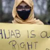 Austria melarang siswi di bawah 14 tahun memakai jilbab di sekolah, memicu kontroversi soal hak beragama dan k