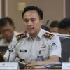 Kepala Lembaga Pemasyarakatan (Kalapas) Kelas IIA Cibinong nonaktif, Wisnu Hani Putranto dalam rapat Komisi XI