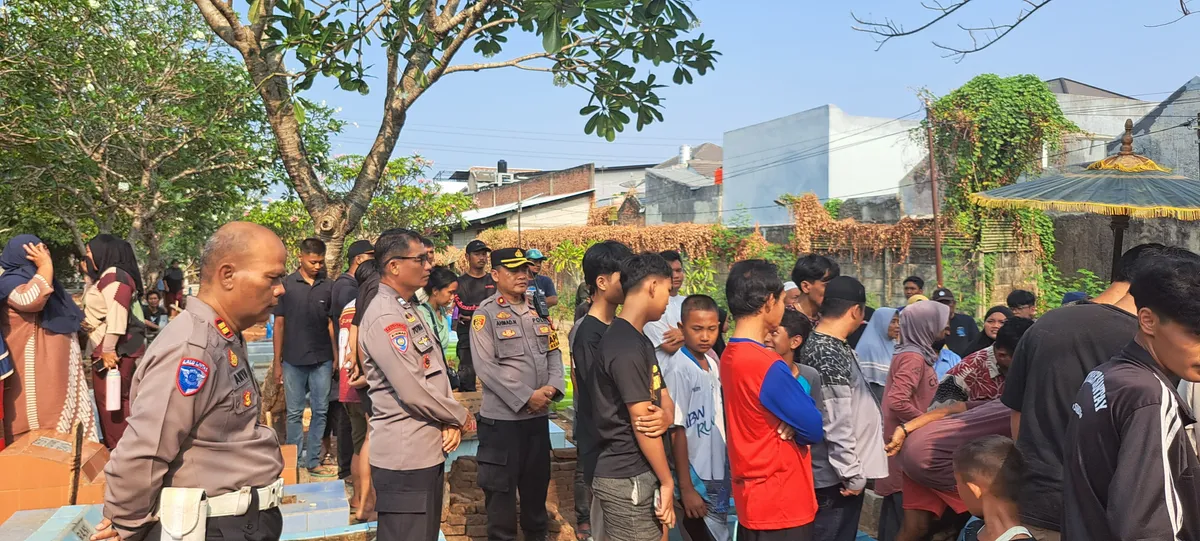 Suasana pemakaman korban penusukan oleh seorang pria di Desa Sutawinangun, Kecamatan Kedawung, Kabupaten Cireb