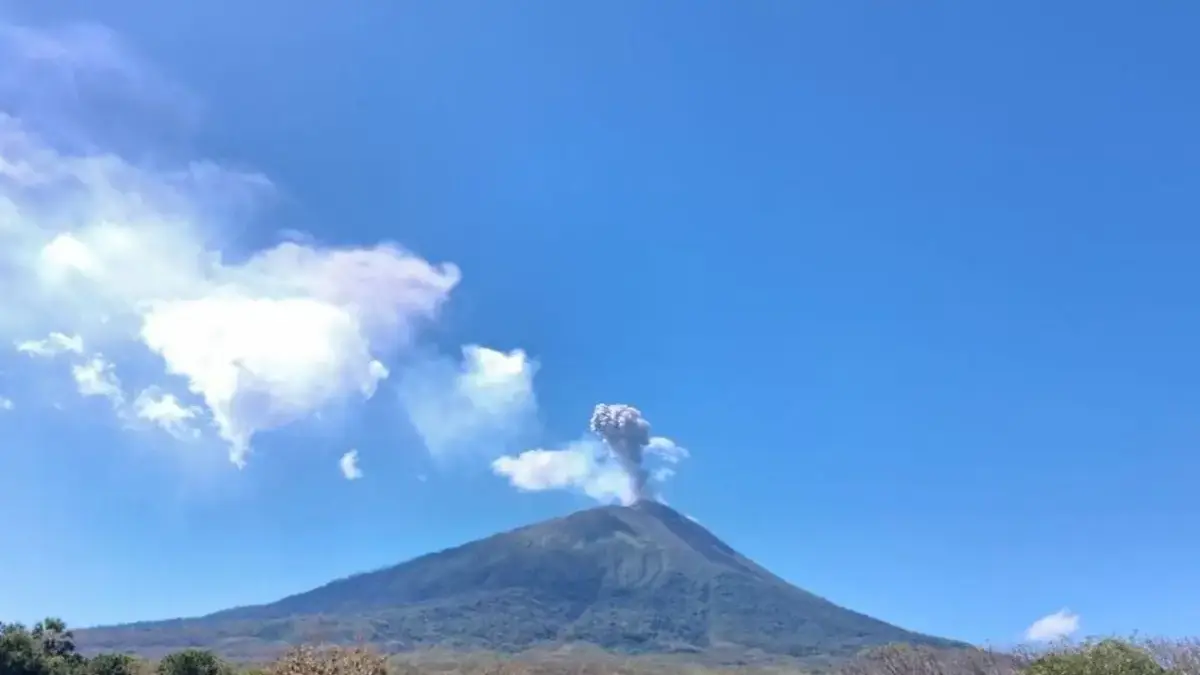 Gunung Ile Lewotolok (Dok. PGA Ile Lewotolok)