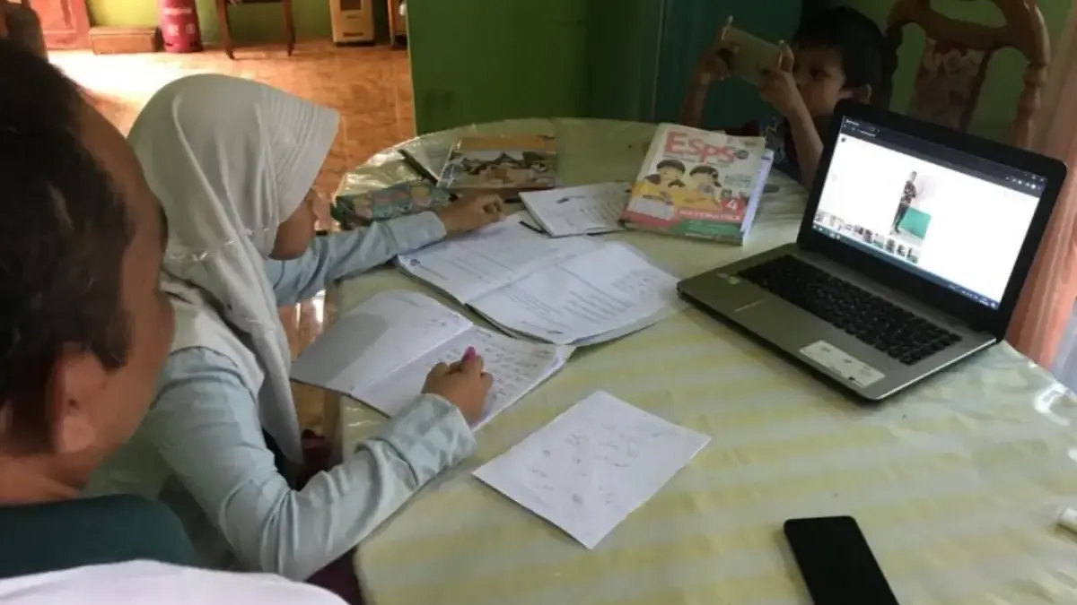 PJJ berlaku untuk satuan pendidikan PAUD, SKB/PKBM, SLB, SD, SMP, SMA, dan SMK, baik negeri maupun swasta. Ket