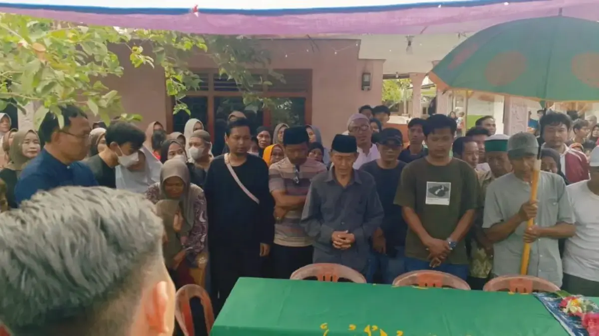 16 Hari Menanti, Jenazah Yaya Carya Asal Cirebon Korban KM Virgo Transport 8 Akhirnya Teridentifikasi Kedatangan jenazah Yaya Carya, warga Dusun 02, Desa Sigong, Kecamatan Lemahabang, Kabupaten Cirebon korban kap