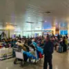 Sejumlah calon penumpang menunggu di sekitar lobi Bandara Internasional Jenderal Ahmad Yani Semarang.