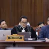 Denny Indrayana bersama sejumlah pemohon mengajukan permohonan PHPU ke MK. (Foto: MK)