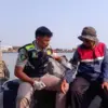 Klinik apung sediakan pemeriksaan dan pengobatan gratis bagi nelayan. (IST)