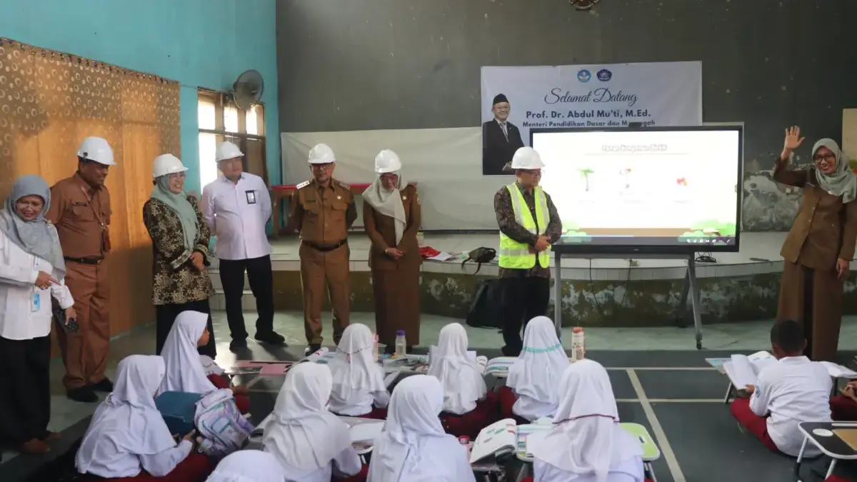Mendikdasmen, Prof Dr Abdul Mu'ti di SDN 1 Kedungjaya, Kecamatan Kedawung, Kabupaten Cirebon