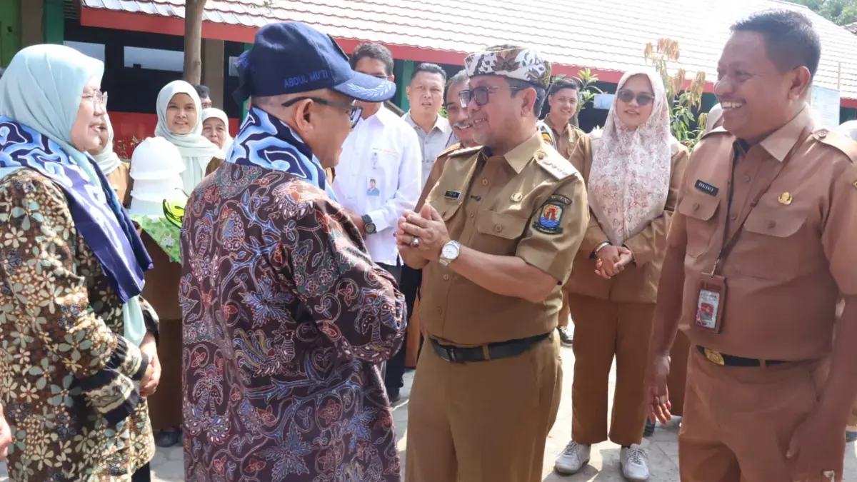 Bupati Cirebon Imron menerima kunjungan Menteri Pendidikan Dasar dan Menengah (Mendikdasmen) Abdul Mu\'ti di SD